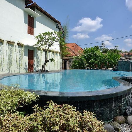 Zen Rooms Pakualaman Jogjakarta Buitenkant foto